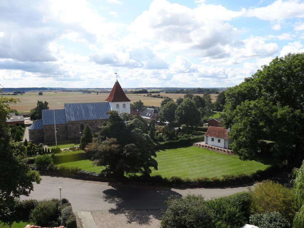 Hovedgård ホヴェドガールデン ベッド&ブレックファースト Bed & Breakfast エクステリア 写真